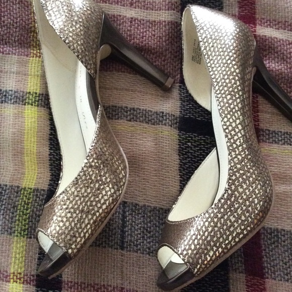 Shoes - Picture 2 of 6